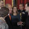 Le roi Juan Carlos Ier d'Espagne et le Premier ministre Mariano Rajoy s'entretenant devant la reine Sofia, le prince Felipe et la princesse Letizia lors de la réception traditionnelle organisée pour le corps diplomatique, le 5 février 2014 au palais de la Zarzuela, à Madrid.