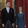 Felipe et Letizia d'Espagne lors de la réception traditionnelle organisée pour le corps diplomatique, le 5 février 2014 au palais de la Zarzuela, à Madrid.