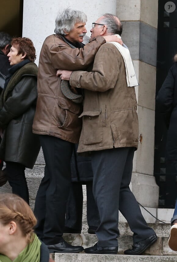 Un des fils de François Cavanna à la sortie des obsèques du célèbre dessinateur au Père Lachaise à Paris. Le 6 février 2014.