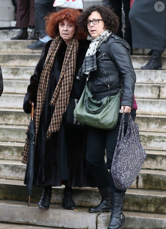 Régine Deforges et sa fille Camille Deforges-Pauvert à la sortie des obsèques de François Cavanna au Père Lachaise à Paris. Le 6 février 2014.