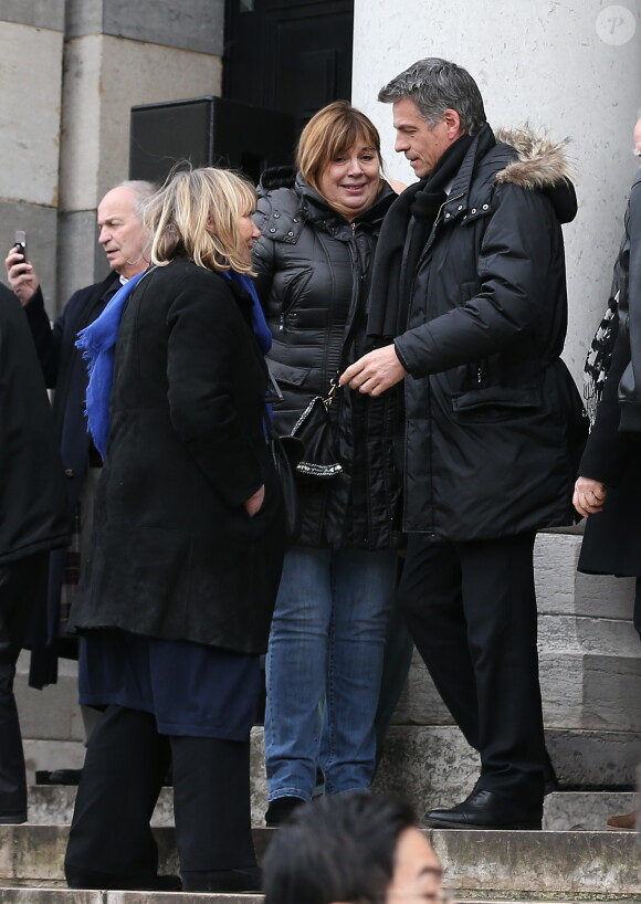 Michèle Bernier et Bruno Gaccio à la sortie des obsèques de François Cavanna au Père Lachaise à Paris. Le 6 février 2014.