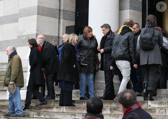 Michèle Bernier et Bruno Gaccio à la sortie des obsèques de François Cavanna au Père Lachaise à Paris. Le 6 février 2014.