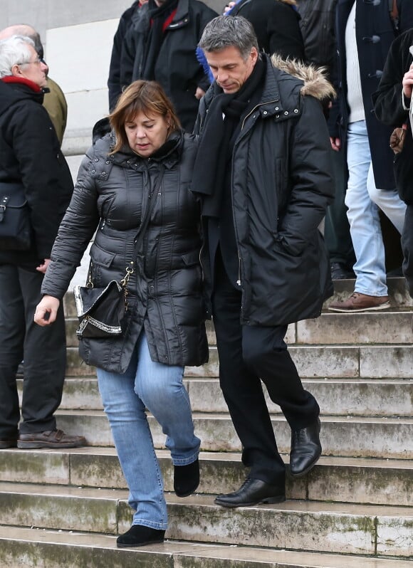 Michèle Bernier et Bruno Gaccio à la sortie des obsèques de François Cavanna au Père Lachaise à Paris. Le 6 février 2014.