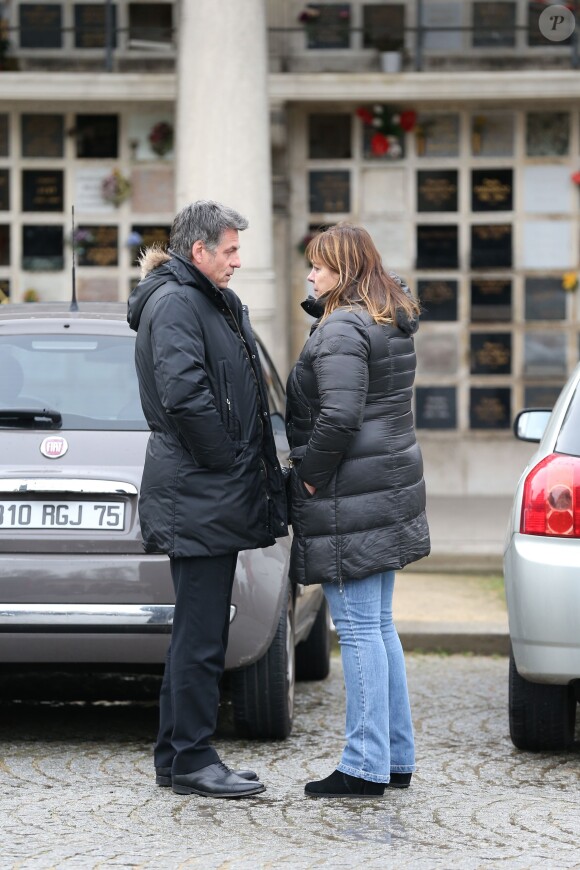 Michèle Bernier et Bruno Gaccio à la sortie des obsèques de François Cavanna au Père Lachaise à Paris. Le 6 février 2014.