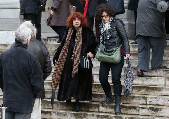 Régine Deforges et sa fille Camille Deforges-Pauvert à la sortie des obsèques de François Cavanna au Père Lachaise à Paris. Le 6 février 2014.