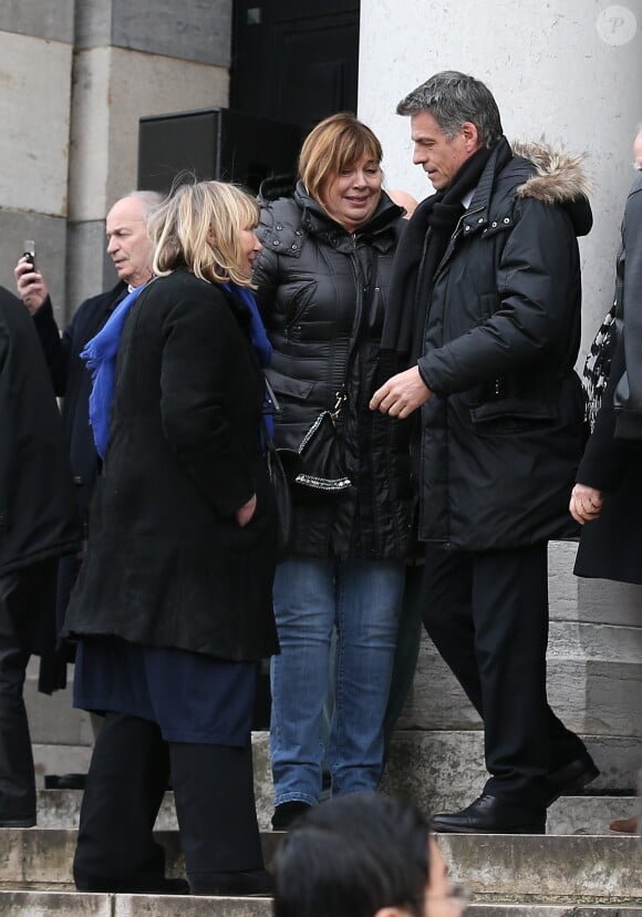Michèle Bernier et Bruno Gaccio à la sortie des obsèques de François Cavanna au Père Lachaise à Paris. Le 6 février 2014.