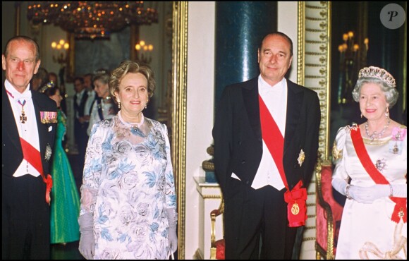 Le duc d'Edimbourg, Jacques Chirac, Bernadette et Elizabeth II à Londres, le 16 mai 1996.