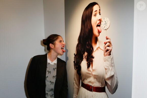 Exclusif - Joséphine Draï lors du vernissage de l'exposition "Les filles à fromages" à la galerie Milk Factory à Paris, le 6 février 2014. C'est en images que les "filles à fromages" font leur grand retour à la Milk Factory (Paris 11ème), s'affichant comme des toiles de Wahrol avec leur fromage préféré, pour une première exposition photographique signée Thomas Laisné.