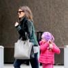 Katie Holmes accompagne sa fille Suri à la patinoire pour un après-midi avec des copines, à New York, le 9 février 2014.
