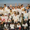 Henri Leconte et Michèle Laroque entourés des people et des enfants lors du lancement de l'opération Sourire gagnant de l'association Enfant Star & Match à Levallois-Perret le 10 février 2014