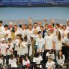 Henri Leconte et Michèle Laroque entourés des people et des enfants lors du lancement de l'opération Sourire gagnant de l'association Enfant Star & Match à Levallois-Perret le 10 février 2014