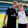 Casey Stoney en compagnie de Steven Gerrard en mai 2012