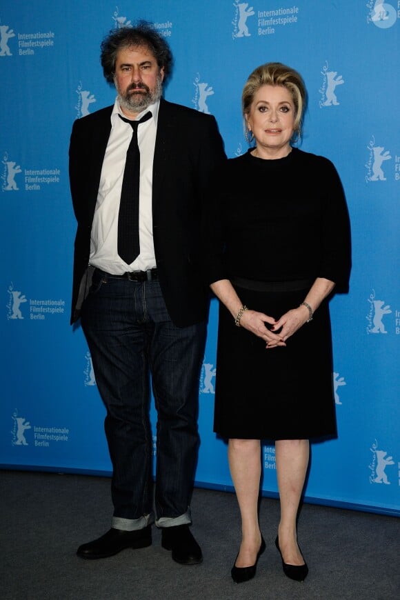 Gustave Kervern et Catherine Deneuve au photocall du film Dans la Cour (In the Courtyard) à Berlin, le 11 février 2014.