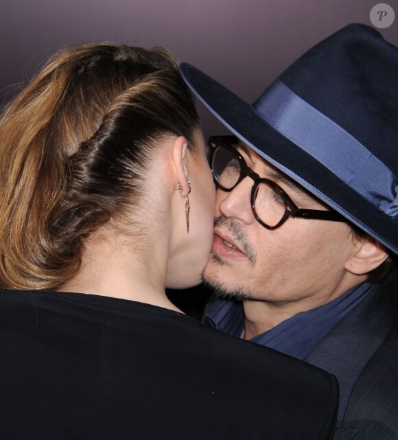 Johnny Depp et Amber Heard très proches à l'avant-première de "3 Days to Kill" à Los Angeles, le 12 février 2014.