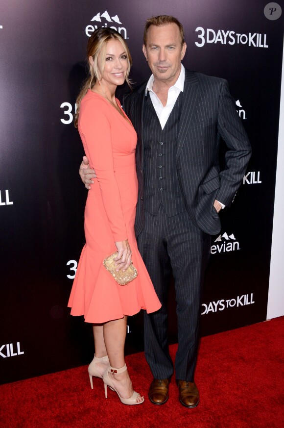 Kevin Costner et Christine Baumgartner à la première de "3 Days To Kill" à Los Angeles, le 12 février 2014.