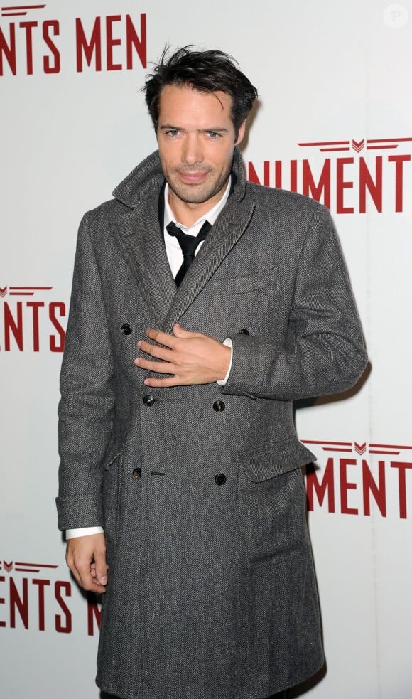 Nicolas Bedos arrive à la première du film Monuments Men à l'UGC Normandie à Paris le 12 février 2014.