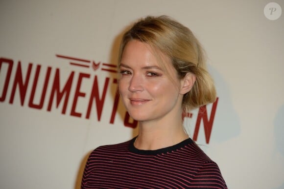 Virginie Efira à la première du film Monuments Men à l'UGC Normandie à Paris le 12 février 2014.