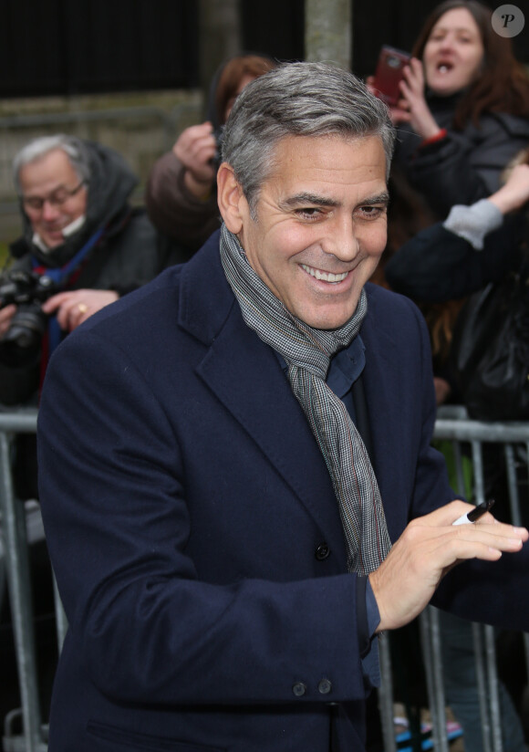 George Clooney arrive à l'enregistrement de l'émission "Vivement Dimanche" à Paris le 12 février 2014.