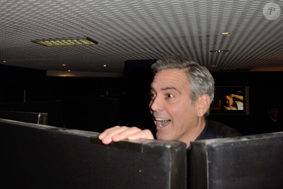 George Clooney déconneur à la première du film Monuments Men à l'UGC Normandie à Paris le 12 février 2014.