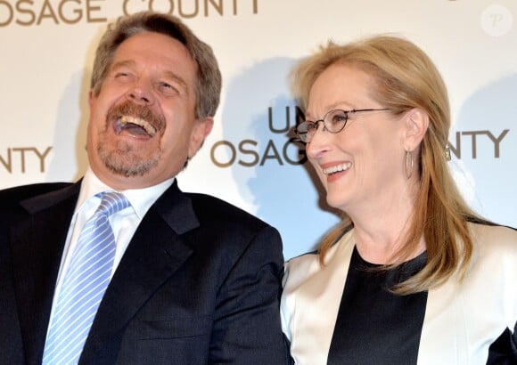 John Wells et Meryl Streep lors de la première du film "Un été à Osage County" à l'UGC Normandie à Paris, le 13 février 2014.