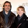 Emmanuel Chain et sa femme Valérie Guignabodet lors de la première du film "Un été à Osage County" à l'UGC Normandie à Paris, le 13 février 2014.