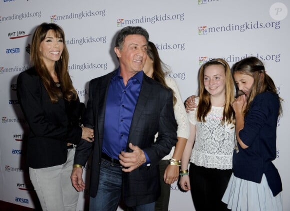 Sylvester Stallone avec sa femme Jennifer Flavin et ses enfants Sophia Rose, Sistine Rose et Scarlet Rose à la soirée Mending Kids International au House of Blues à Hollywood, le 14 février 2014.