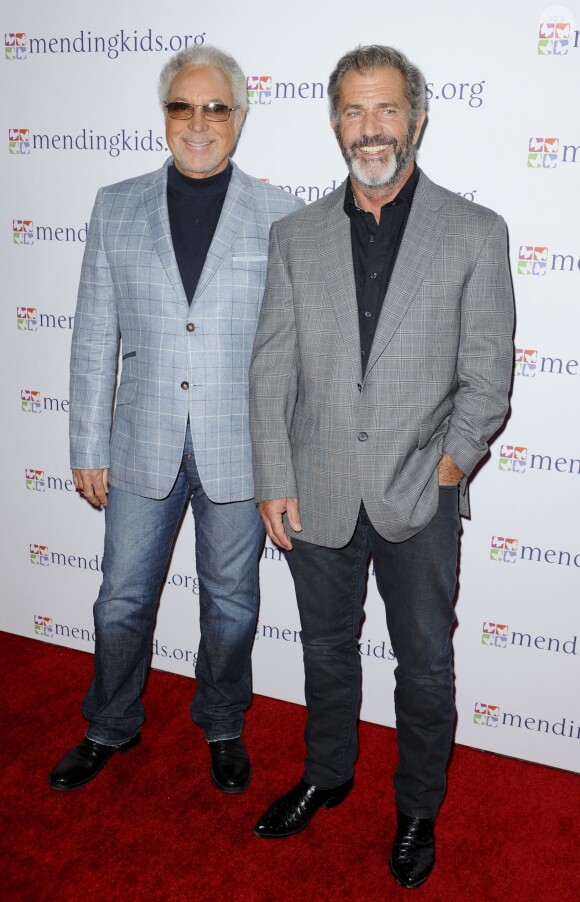 Tom Jones et Mel Gibson à la soirée Mending Kids International au House of Blues à Hollywood, le 14 février 2014.