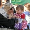 Elsa Pataky enceinte se rend au Farmers Market avec sa fille India et sa belle-mère Leonie à Malibu, le 16 février 2014.