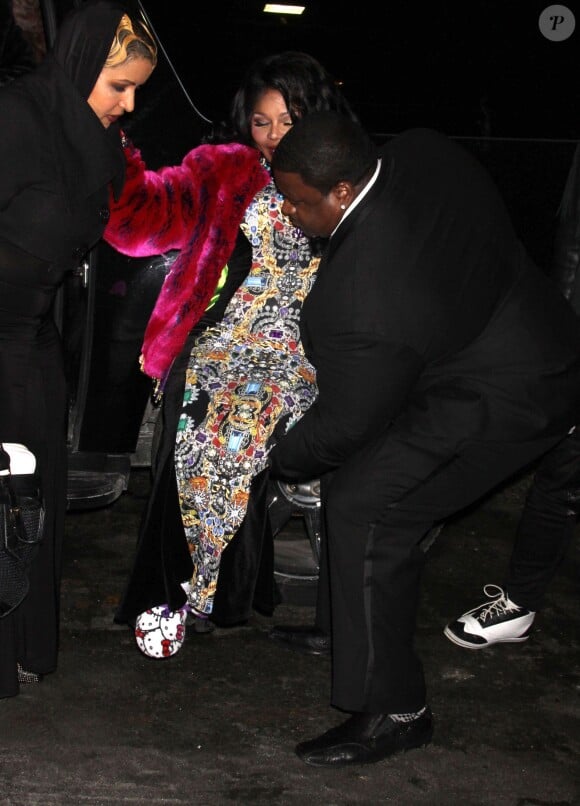 Lil Kim, enceinte, arrive au défilé "The Blonds" à New York, le 12 février 2014.