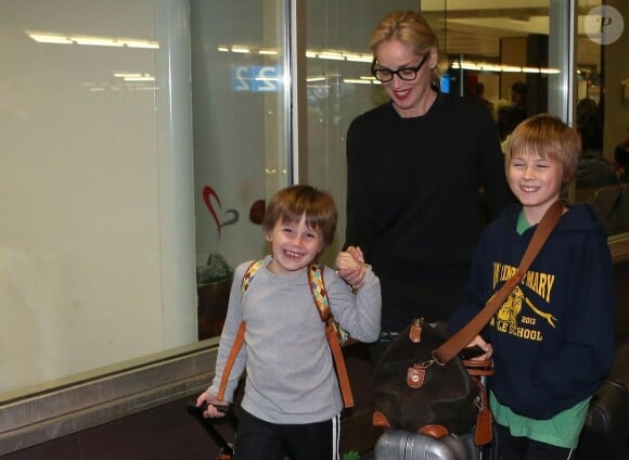 Exclusif - Sharon Stone et ses enfants arrivent à Paris, le 30 novembre 2013.