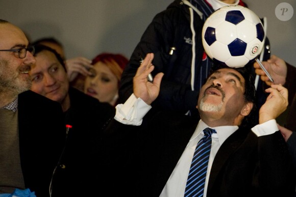 Diego Armando Maradona lors d'une conférence de presse à Naples, le 26 février 2013