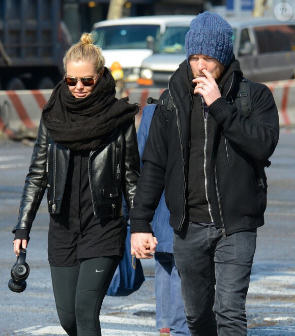Exclusif - Sam Worthington et sa petite amie Lara Bingle à New York, le 20 février 2014.