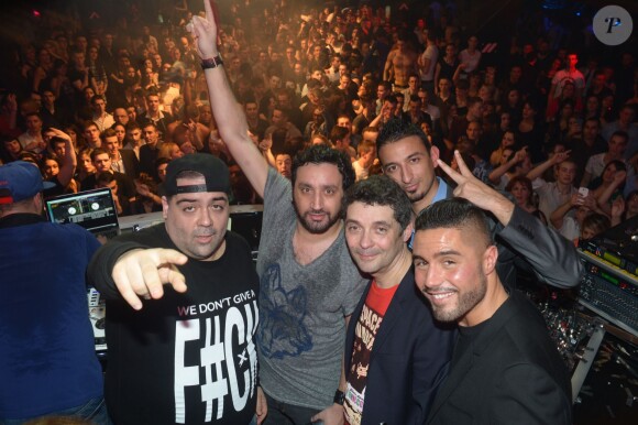 Exclusif - Soirée "Touche pas à mon poste" au club Le Loft à Paris. Cyril Hanouna, Tefa et Thierry Moreau, sont allés mettre le feu devant 4000 clubbers, en improvisant une chenille géante, et en se jetant dans la foule depuis la console dj. Samedi 22 février.