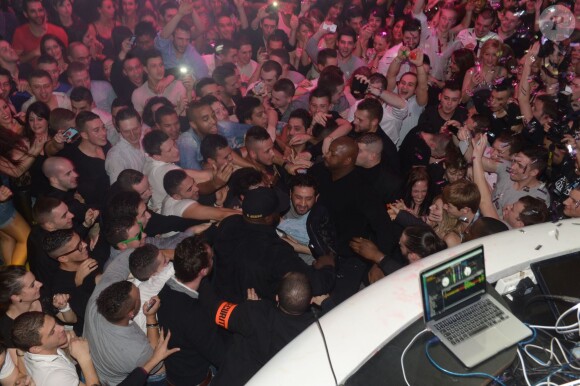 Exclusif - Soirée "Touche pas à mon poste" au club Le Loft à Paris. Cyril Hanouna, Tefa et Thierry Moreau, sont allés mettre le feu devant 4000 clubbers, en improvisant une chenille géante, et en se jetant dans la foule depuis la console