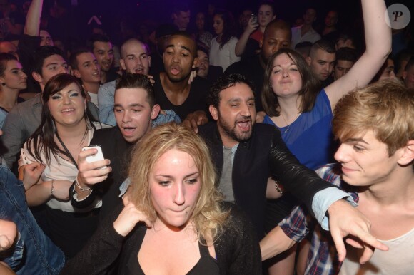 Exclusif - Soirée "Touche pas à mon poste" au club Le Loft à Paris. Cyril Hanouna, Tefa et Thierry Moreau, sont allés mettre le feu devant 4000 clubbers, en improvisant une chenille géante, et en se jetant dans la foule depuis la console