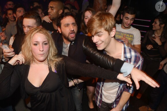 Exclusif - Soirée "Touche pas à mon poste" au club Le Loft à Paris. Cyril Hanouna, Tefa et Thierry Moreau, sont allés mettre le feu devant 4000 clubbers, en improvisant une chenille géante, et en se jetant dans la foule depuis la console