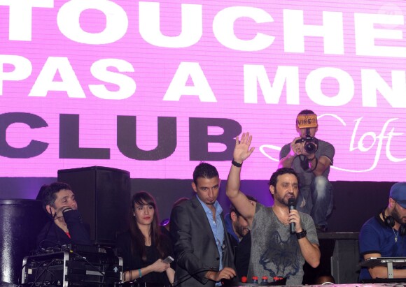Exclusif - Soirée "Touche pas à mon poste" au club Le Loft à Paris. Cyril Hanouna, Tefa et Thierry Moreau, sont allés mettre le feu devant 4000 clubbers, en improvisant une chenille géante, et en se jetant dans la foule depuis la console