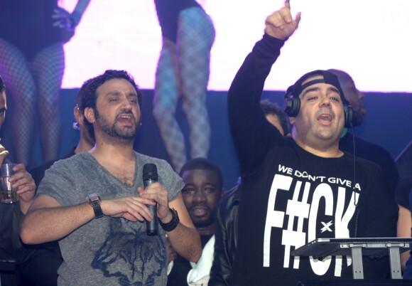 Exclusif - Soirée "Touche pas à mon poste" au club Le Loft à Paris. Cyril Hanouna, Tefa et Thierry Moreau, sont allés mettre le feu devant 4000 clubbers, en improvisant une chenille géante, et en se jetant dans la foule depuis la console dj. Samedi 22 février.
 