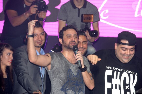 Exclusif - Soirée "Touche pas à mon poste" au club Le Loft à Paris. Cyril Hanouna, Tefa et Thierry Moreau, sont allés mettre le feu devant 4000 clubbers, en improvisant une chenille géante, et en se jetant dans la foule depuis la console dj. Samedi 22 février.
 