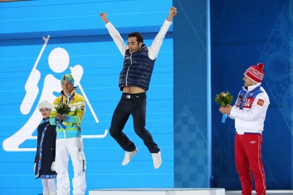 Martin Fourcade exulte après sa médaille d'or obtenue sur le 20 km individuel lors des Jeux olympiques de Stochi, le 14 février 2014