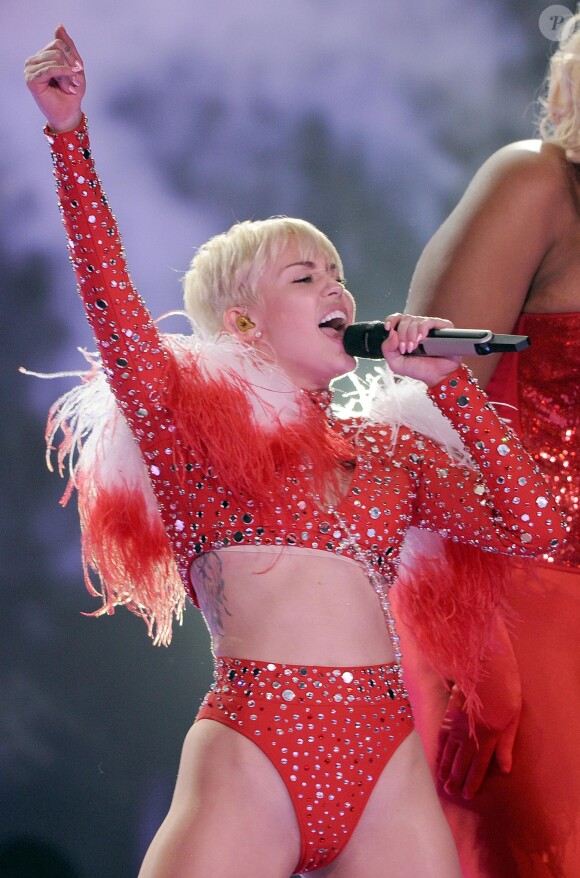 Miley Cyrus en concert à Anaheim (Los Angeles), le 20 février 2014.