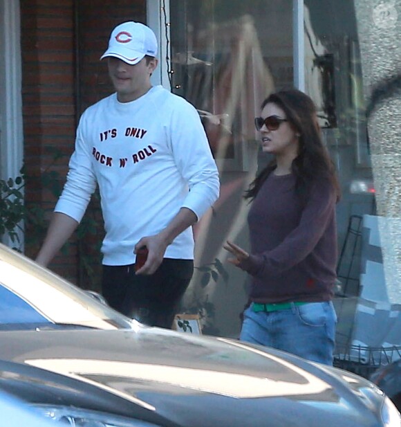 Exclusif - Ashton Kutcher et sa petite amie Mila Kunis à Studio City, le 18 janvier 2014.