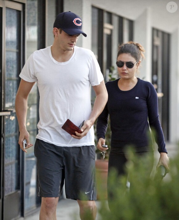 Exclusif - Mila Kunis et Ashton Kutcher à Los Angeles, le 19 octobre 2012.