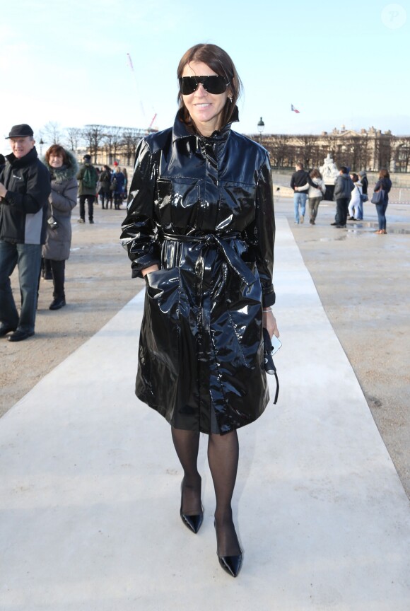 Carine Roitfeld arrive au défilé Nina Ricci lors de la fashion week à Paris le 27 février 2014.