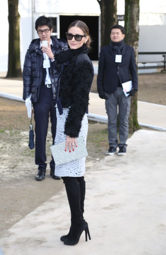 Olivia Palermo arrive au défilé Nina Ricci lors de la fashion week à Paris le 27 février 2014.