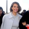 Jessica Alba arrive au défilé de mode Nina Ricci à Paris. Le 27 février 2014. La belle est accompagnée de son amie Kelly Sawyer.