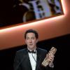 Guillaume Gallienne, meilleur acteur et meilleur film, empile les trophées avec 5 prix pendant la 39e cérémonie des César, à Paris, le 28 février 2014.