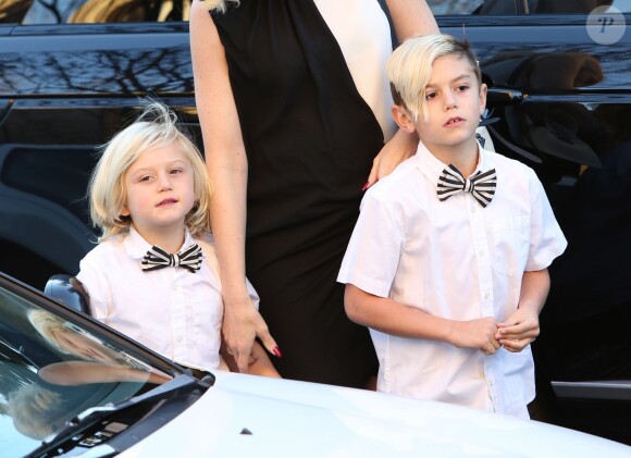 Zuma et Kingston Rossdale (7 et 5 ans), de sortie avec leur mère Gwen Stefani à Los Angeles. Le 24 décembre 2013.