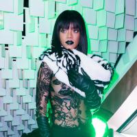 Rihanna : Sans soutien-gorge et piercing apparent au défilé Gaultier !