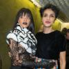 Rihanna et Farida Khelfa dans les coulisses du défilé Jean Paul Gaultier prêt-à-porter automne-hiver 2014-2015 à l'Espace Oscar Niemeyer. Paris, le 1er mars 2014.